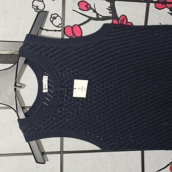 VINCE Sleeveless Mesh Stitched Top XS NWT - Picture 3 of 8